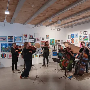 Bach & Erlebach, 2024